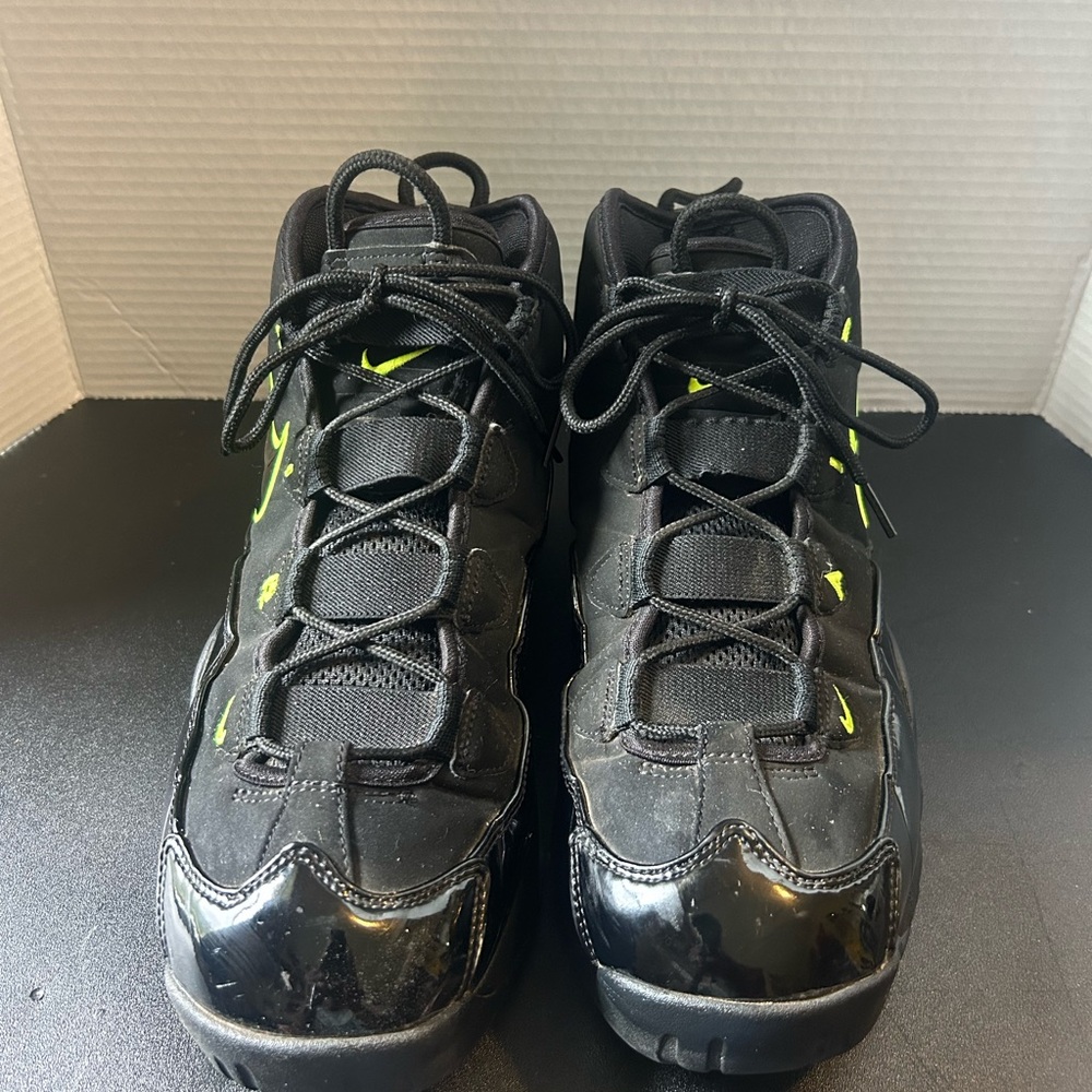 Nike Black and Green Athletic Shoes with Durable Sole